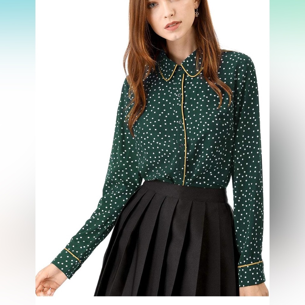 Super cute and preppy polka dot printed piped button down blouse! Size small